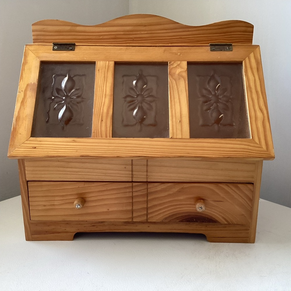 Wooden Lightweight Storage Cabinet with Plastic Panels
